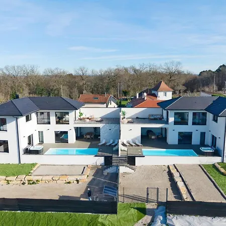 Bellevue 2, Piscine, Jacuzzi, Sauna Villa