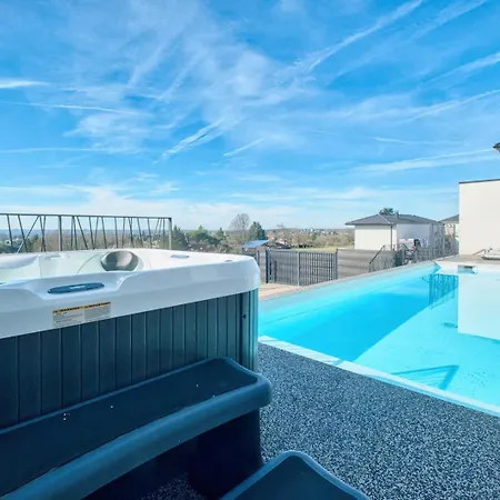 Bellevue 2, Piscine, Jacuzzi, Sauna * Champcevinel